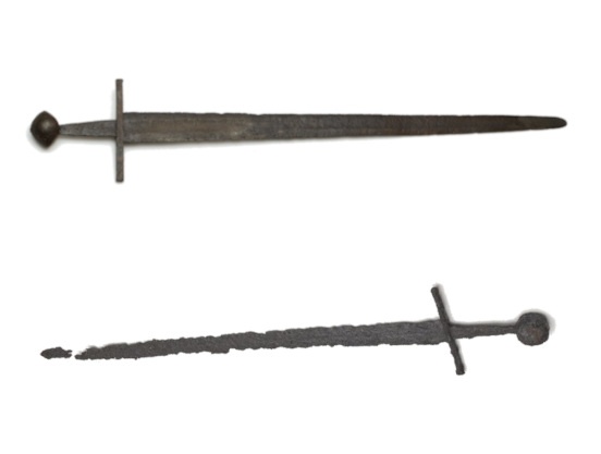 Kuvassa kaksi miekkaa, linssipontinen ja kiekkopontinen